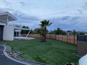 Travaux d'entretien des espaces verts à Andernos-les-Bains